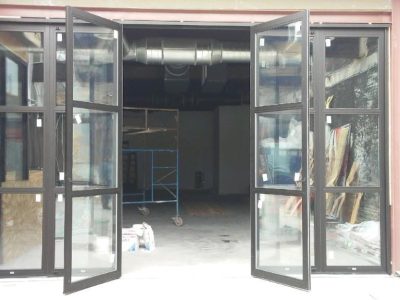 Bifold_entrance_doors_usstorefronts_florida